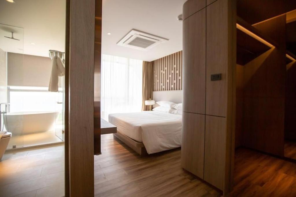 Symphony Of The Sea Hotel Bangsaen Exterior foto